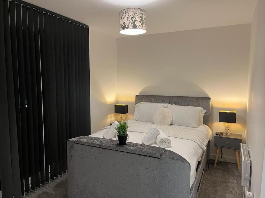 Bayard Luxe 2 Bedroom Penthouse Duplex Peterborough Bagian luar foto