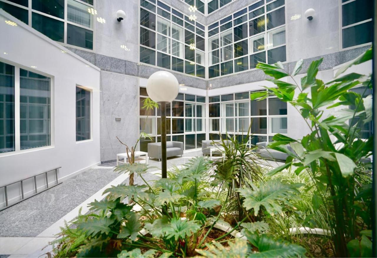 Bayard Luxe 2 Bedroom Penthouse Duplex Peterborough Bagian luar foto
